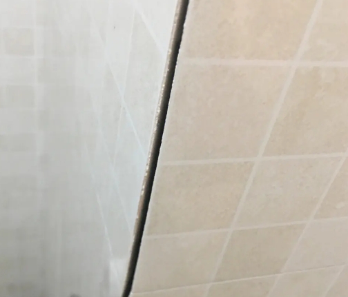 巴南瓷砖空鼓维修公司分享阳台瓷砖脱落的修复过程可以分为以下几个步骤