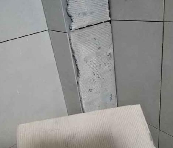 巴南瓷砖空鼓维修公司分享下厨房瓷砖脱落的补救措施。
